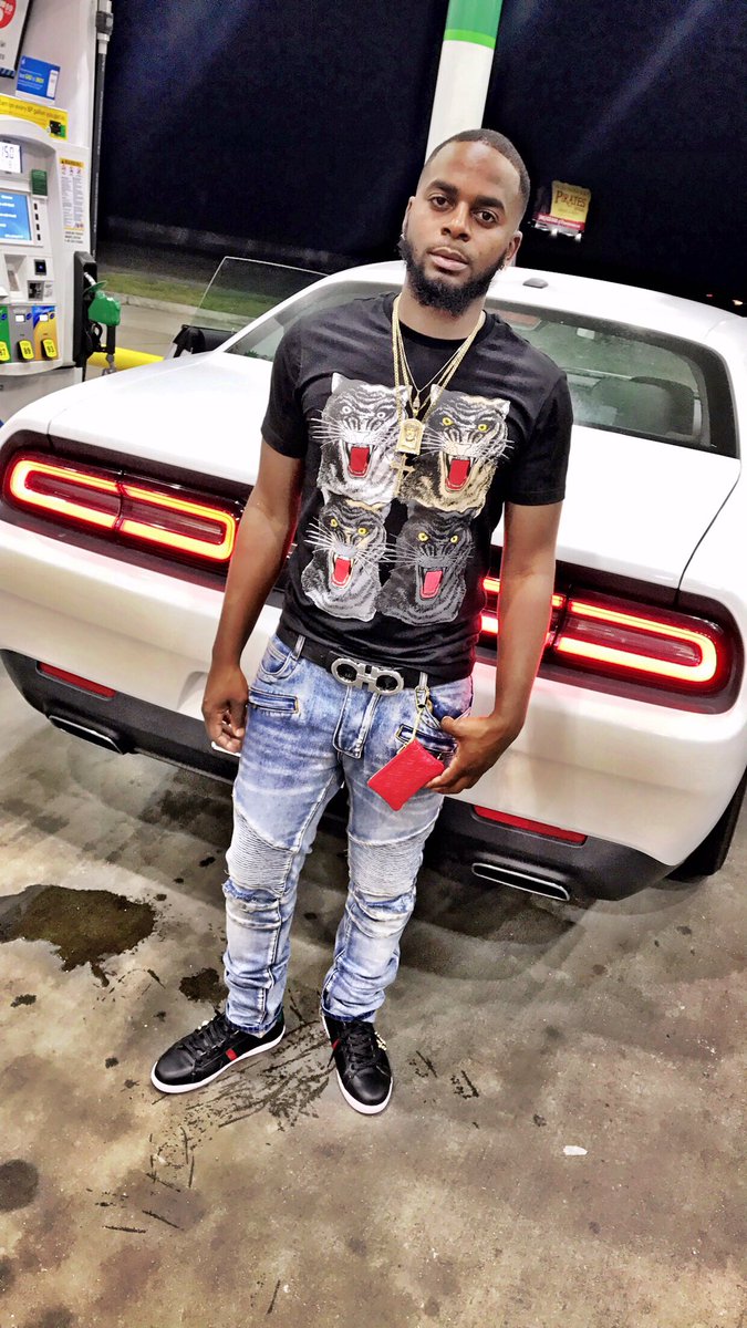 smokeLuv's tweet photo. I be GUCCI DOWN🐲🐍💐
YOU WEARING LACOSTE AND SHIT🗣🐊
#REALLYHAVING🎒 https://t.co/3ps5lBnoXF