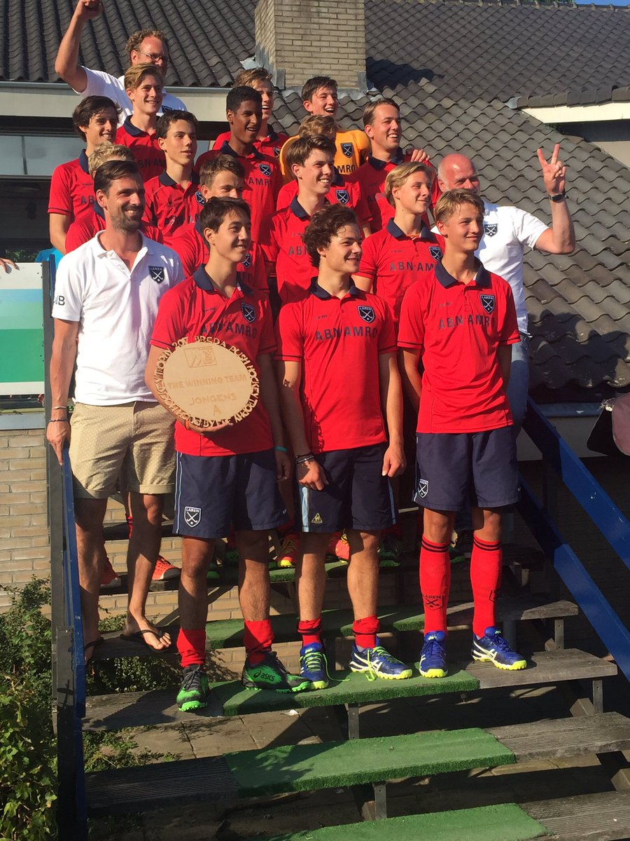 Push_JA1's tweet photo. Intussen @breda @Brabant: @Larenmhc wint #PHT2017 @BHVPush!
PROFICIAT.
Wij #bronzemedal door winst op @HCRotterdamJA1 3-1
@HockeyStyle https://t.co/ecxAH9fSYb
