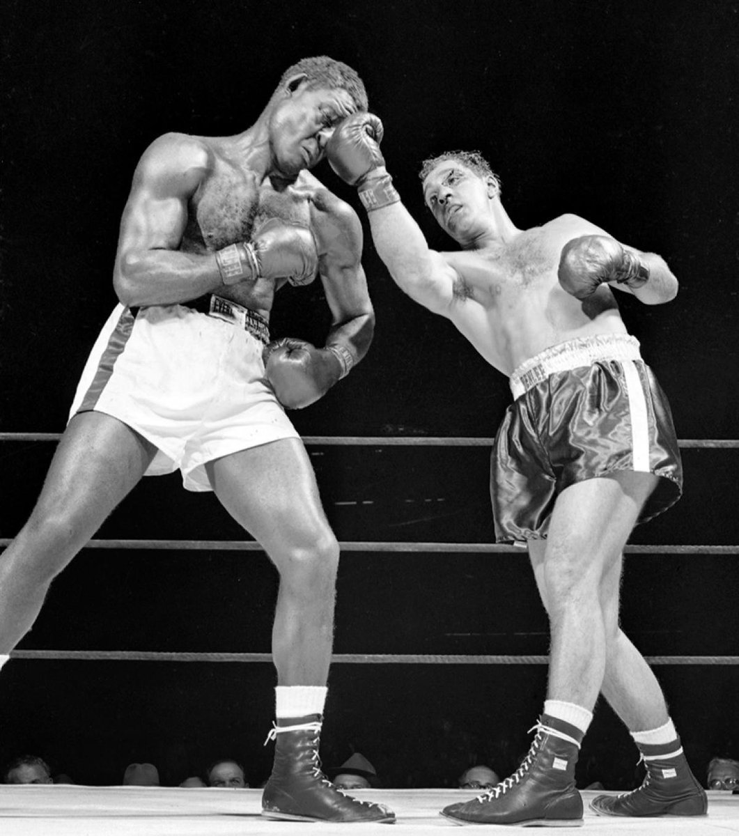 super2our's tweet photo. Rocky Marciano hitting challenger Ezzard Charles with an uppercut during the 6th round  (1954)  #BoxingWins https://t.co/6C5tusO0dM