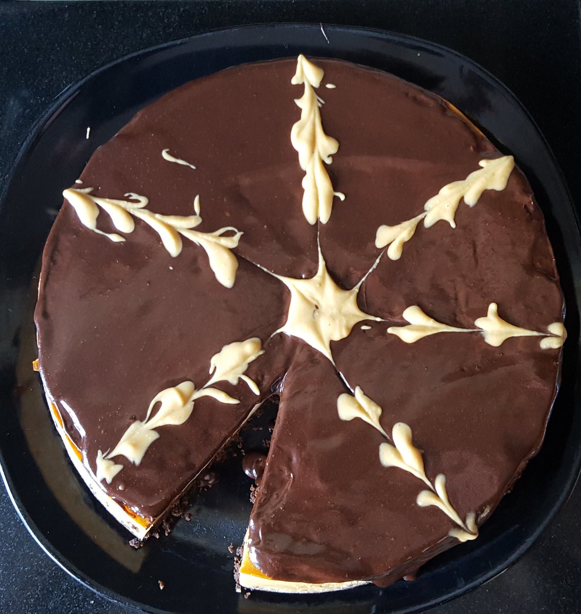 SwissmissCakes's tweet photo. Trying new recipes and playing with ingredients. Result #peanutbutter #cheesecake with #chocolatetopping and #peanutbuttertopping https://t.co/uLL7UEID6J