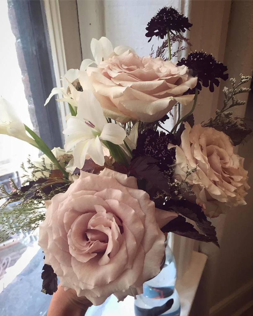 kjaynebecker's tweet photo. @kristin_ess, thank you! They're still drop-dead after three days 😍 (Cc: @putnamflowers) https://t.co/ly0EPfkPQa