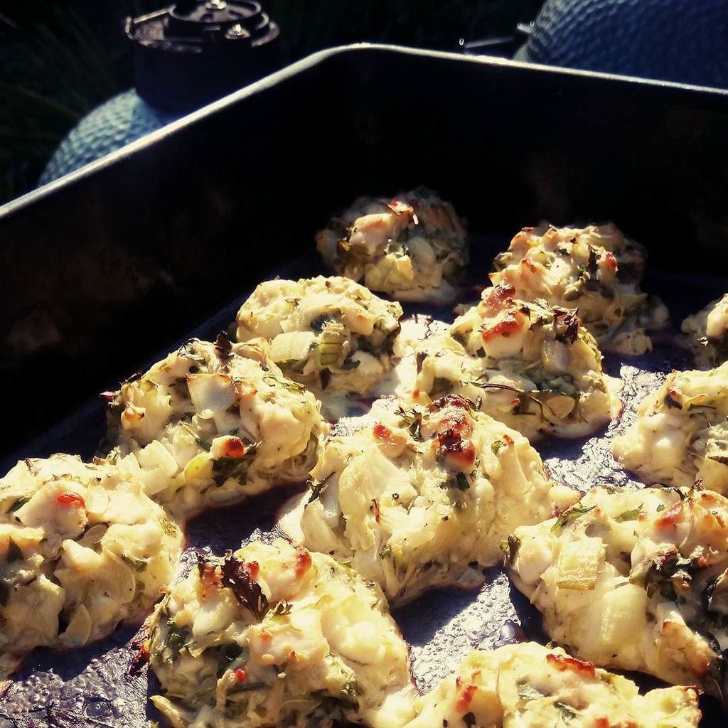 privateerprod's tweet photo. Courgette, feta, herb balls. #useupthevegbox
.
.
Grated courgette mixed with feta, mint, parsley, onion, garlic, c… https://t.co/QmGWaB9Gmt https://t.co/Hs3NF7f4sM