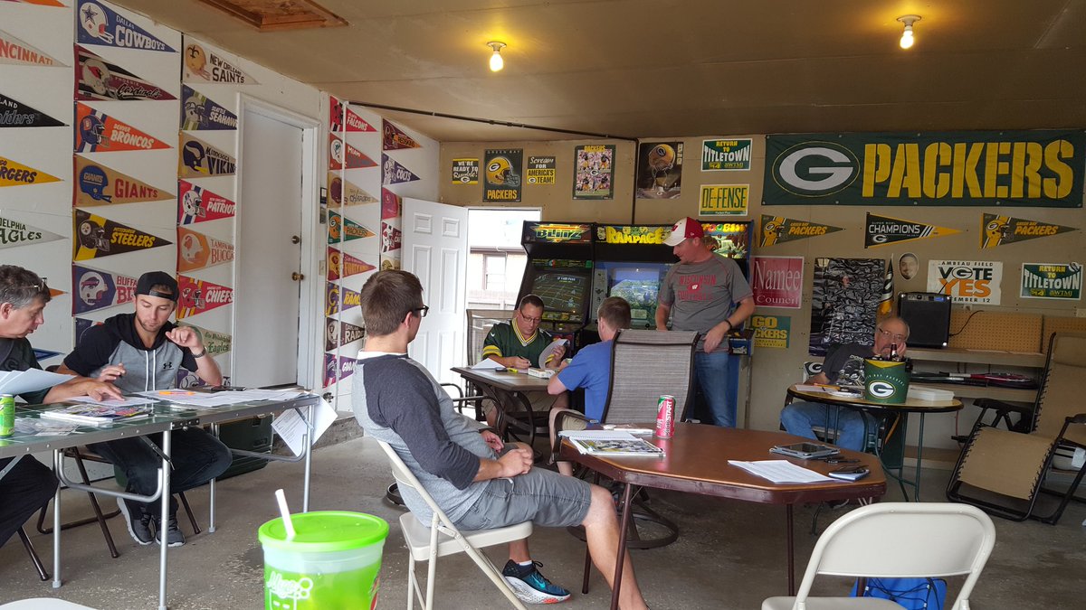 packncrew's tweet image. About to dominate this fantasty football auction draft.