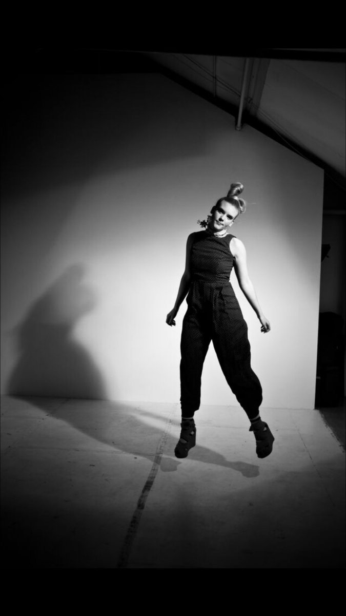 Py_tweets's tweet image. Flying