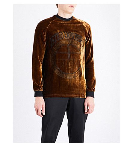 Selfridges's tweet photo. Shaped with raglan sleeves and ribbed trims, it's no suprise @AstridAndersens has risen through fashion’s ranks https://t.co/3pQa8Z3RG9 https://t.co/VbtslxxbKu