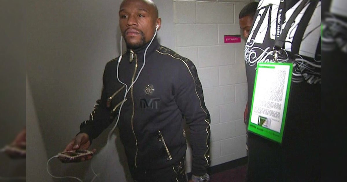 ChrisMiller35's tweet photo. This is incredible. Mayweather still uses the iPod classic #clickwheel https://t.co/BePLBETGJU