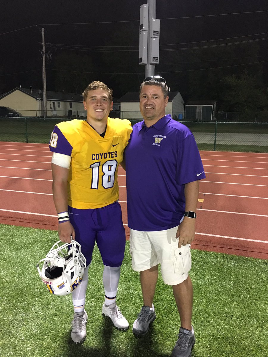 jmarhawk's tweet photo. This guy had a pretty solid outing in his defensive debut for the Yotes last night with 11 tackles. #newLB https://t.co/dlLUwd6iO3
