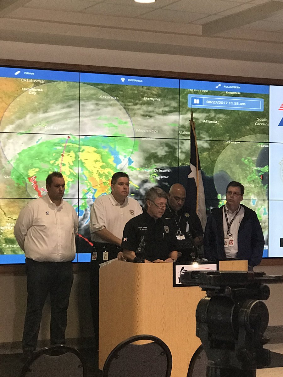hcfcd's tweet photo. If you have a boat please call 713-881-3100 and work with @hcfmo to help those neighbors in need. #houwx #hounews #harvey https://t.co/8vX6DgVHeu