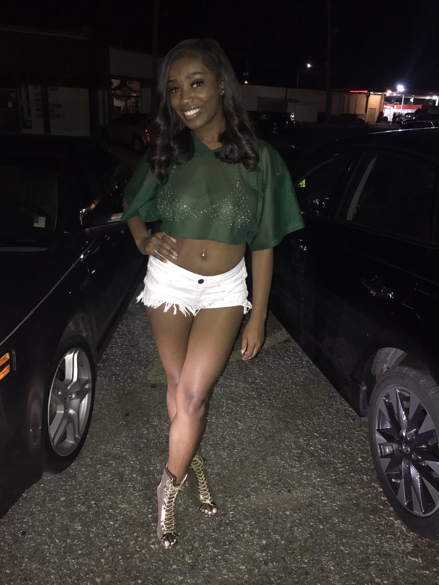 jfineassj's tweet photo. Fuck I look like reppin anybody but MYSELF? 💚 #SYS2 I was gonna filter em, but nah. With my chocolate ass. 😂🤞🏾 https://t.co/AyBu1zXreS