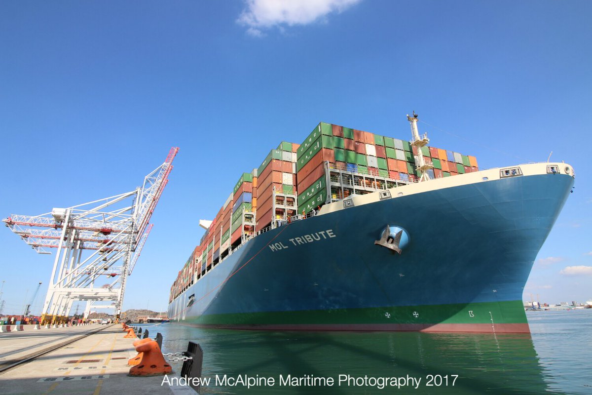Maritimegeek's tweet photo. #MOLTribute the 3rd vsl in #MOL 20000TEU class seen coming alongside her berth for her maiden visit to @DPWorldSouthamp @ABPSouthampton https://t.co/g8vEdQedB7