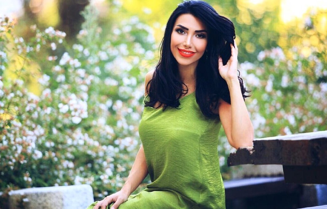 bir_serencam's tweet photo. Eğitim
Diksiyon
Hitabet
Güzellik 
Asalet
Ve hepsini üzerinde taşıyan bir kadın
Kalite asla tesadüf değildir
FoxTvde DidemDelen https://t.co/pNQCGEhBM3
