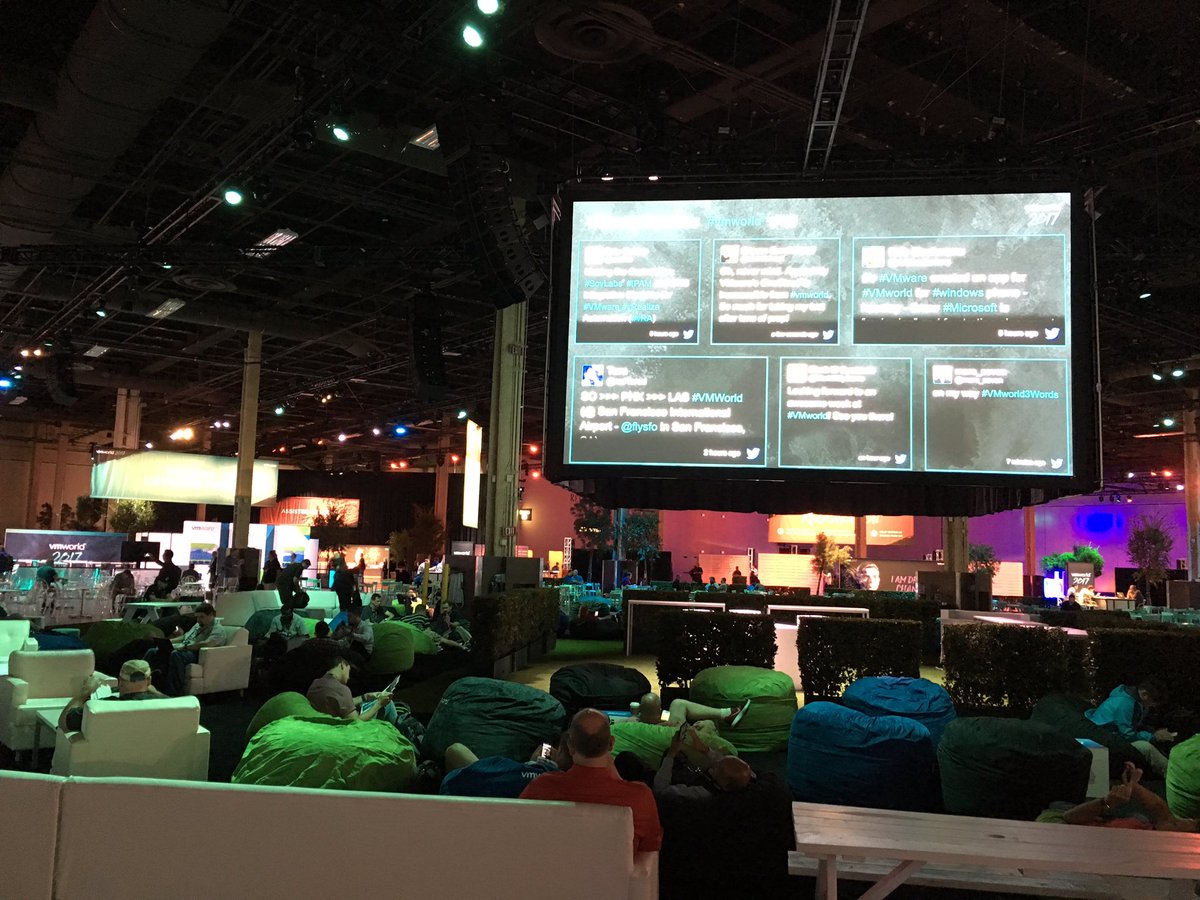 JonMunday77's tweet photo. Somebody at #VMworld2017 please turn the heating up inside #freezinginside @VMware https://t.co/tmgE23Eu6d
