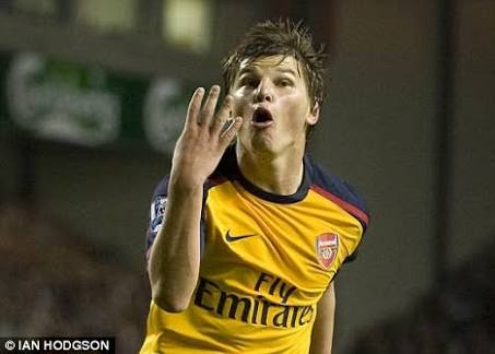RidoSukaton's tweet photo. What's the score, Arshavin? #lfc #LIVARS https://t.co/dQ2MYMT6Nv