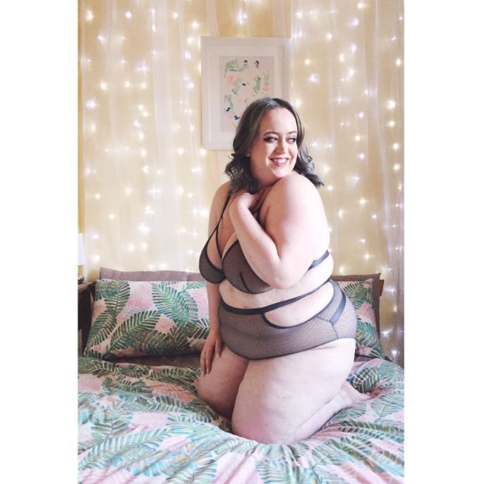 SheMightBeMag's tweet image. How cute is our @amandaapparel!? 💕 #plussize #psblogger #shemightbe ift.tt/2izzGiI