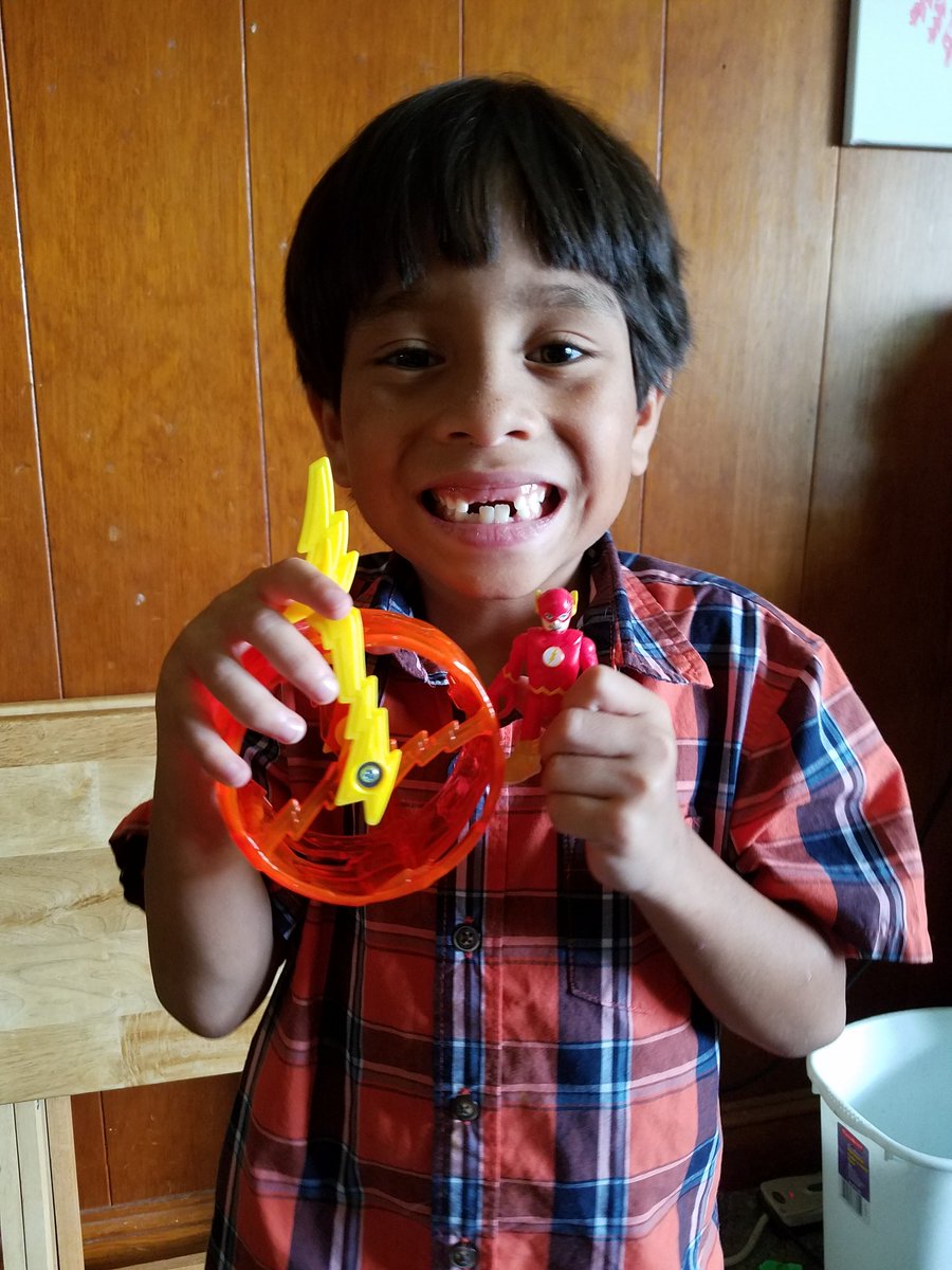 progressivelypi's tweet photo. When you are #TheFlash 's biggest fan and you get Flash stuff for your 8th bday .@CW_TheFlash @grantgust https://t.co/A3EX87x9pc
