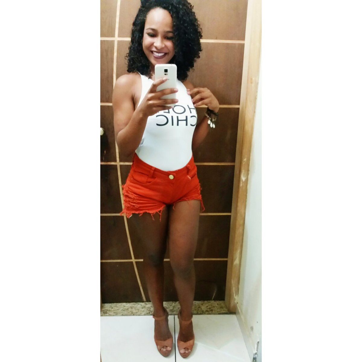 maisacarvalho_'s tweet photo. Sinceramente...
Eu sou um babado 😂😍
#Pretaaa♡ https://t.co/wPYm0xf4v3