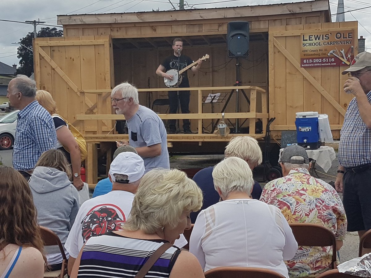 ng_times's tweet photo. #Marketplates going on right now at #kemptvillefarmersmarket. Come for the food, stay for the music! #localfood #locoforlocal #localmusic https://t.co/BjgnZeYzc7