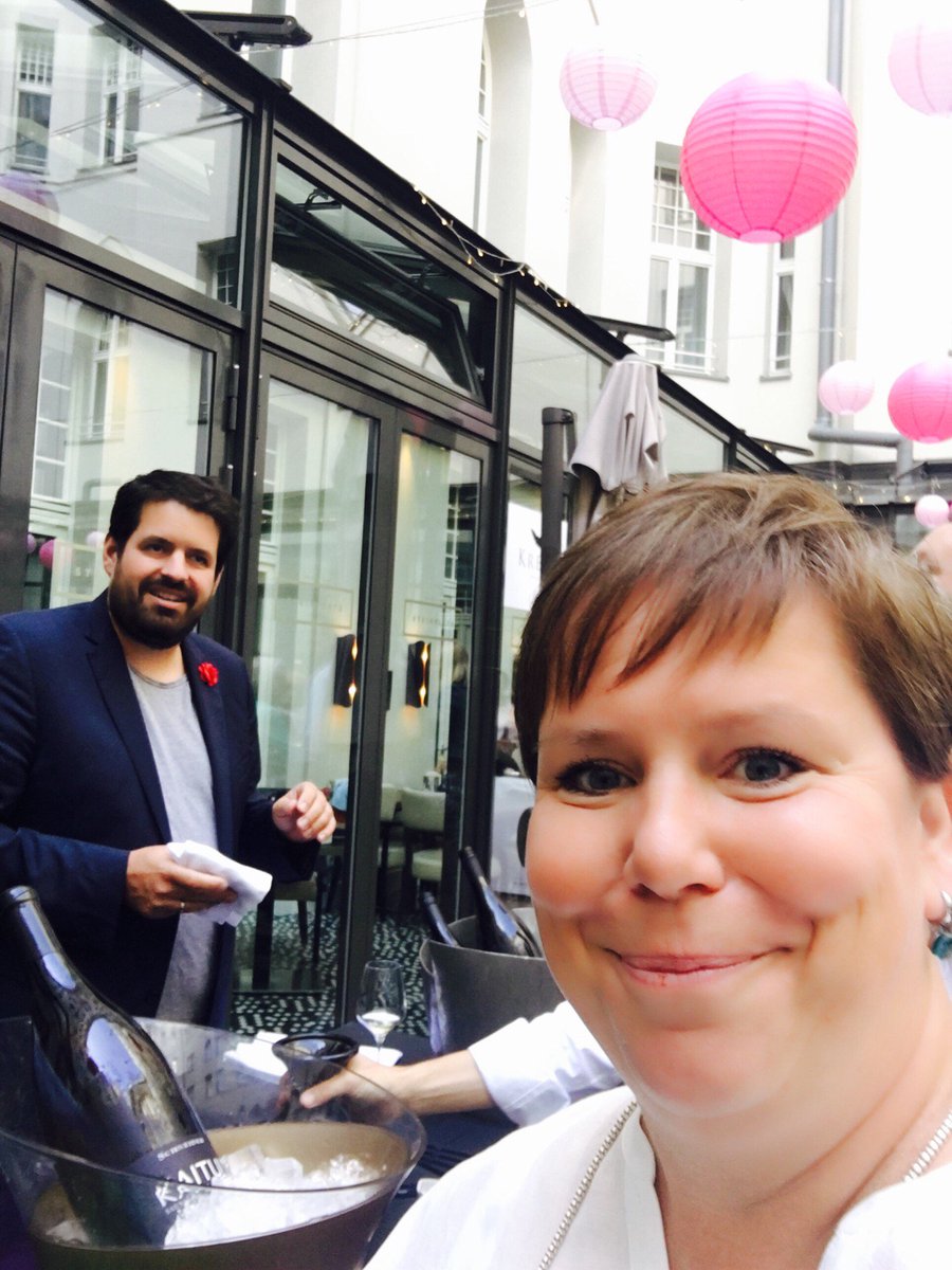 landaumedia's tweet photo. #sauvignonblanc #festival #WeingutMarkusSchneider #kaitui (@ Hotel am Steinplatz) https://t.co/NYR5VzwYF9 https://t.co/UaJ9CByJxp