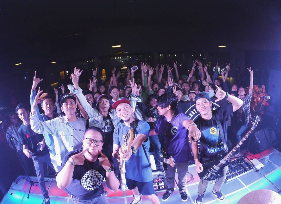 rocket_rockers's tweet photo. The intimate show with Rocket Rockfriends.. Thx u Musition & Mbrio Markas.. See you at next Rockshow!!!
#rocketrockers #rockshow #musition https://t.co/FtpptYfzuf