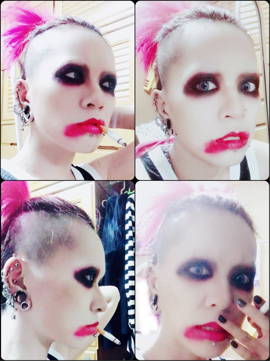 ﾋﾟﾝｸ髪に戻ったﾋﾟﾛｼｷﾌﾟｯｼｬ ﾆｺﾁｬﾝ Timごっこ こわー てわも髪解くとそんな怖くないよ シャワー浴びてこよ マリリンマンソン Marilynmanson Tim ピンク髪 派手髪 ボディピアス T Co Fkgdcapmg5 Twitter