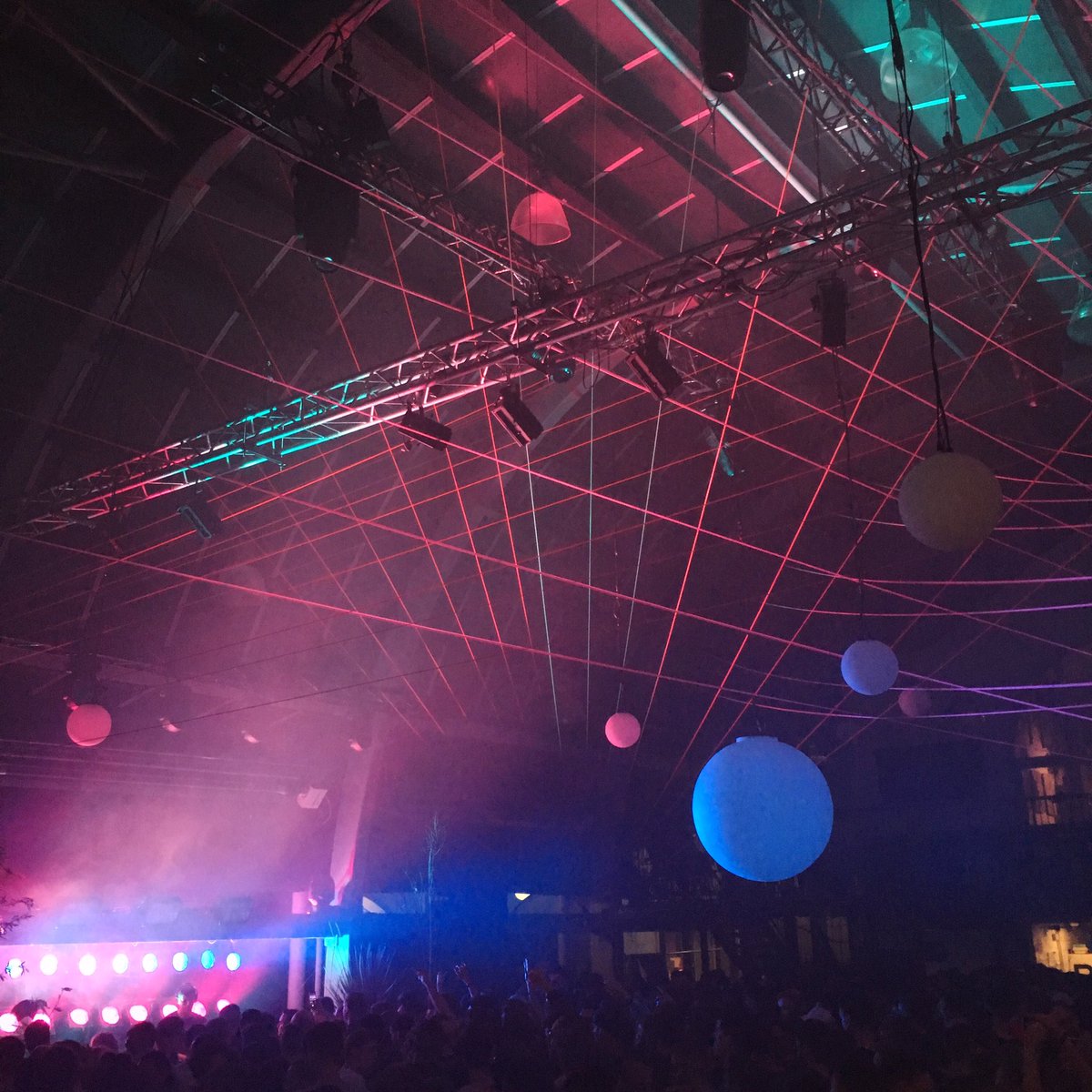 rplightdesign's tweet photo. #SubClubSoundSystem last night. 
Show design: @shaunvitamins 
Program and op: @Weecheesy &amp; @rplightdesign 
#lightingdesign #flashyflashy https://t.co/f30kfNkDK8