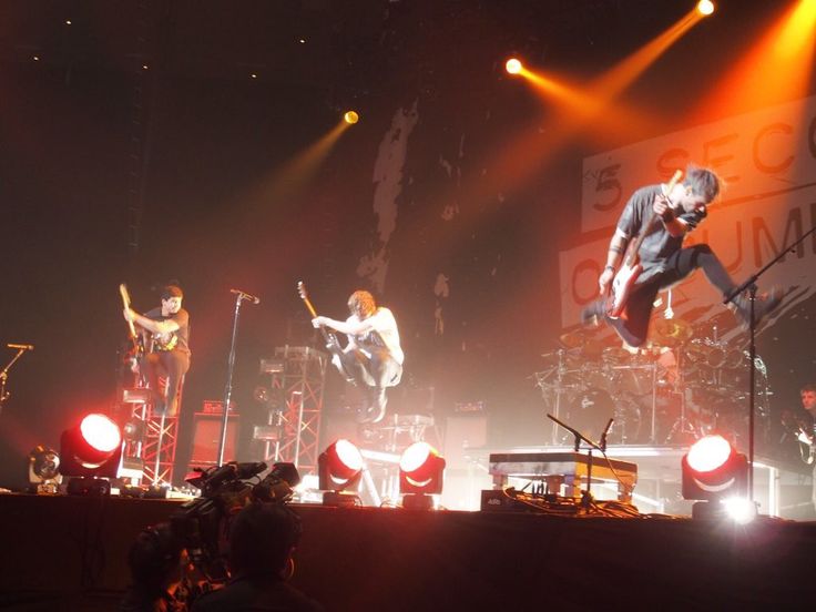 ichbinbrotchen_'s tweet photo. This is going to be my pinned tweet until I see 5SOS live and finally make my dreams come true.✨ https://t.co/2n5aQm9xsj