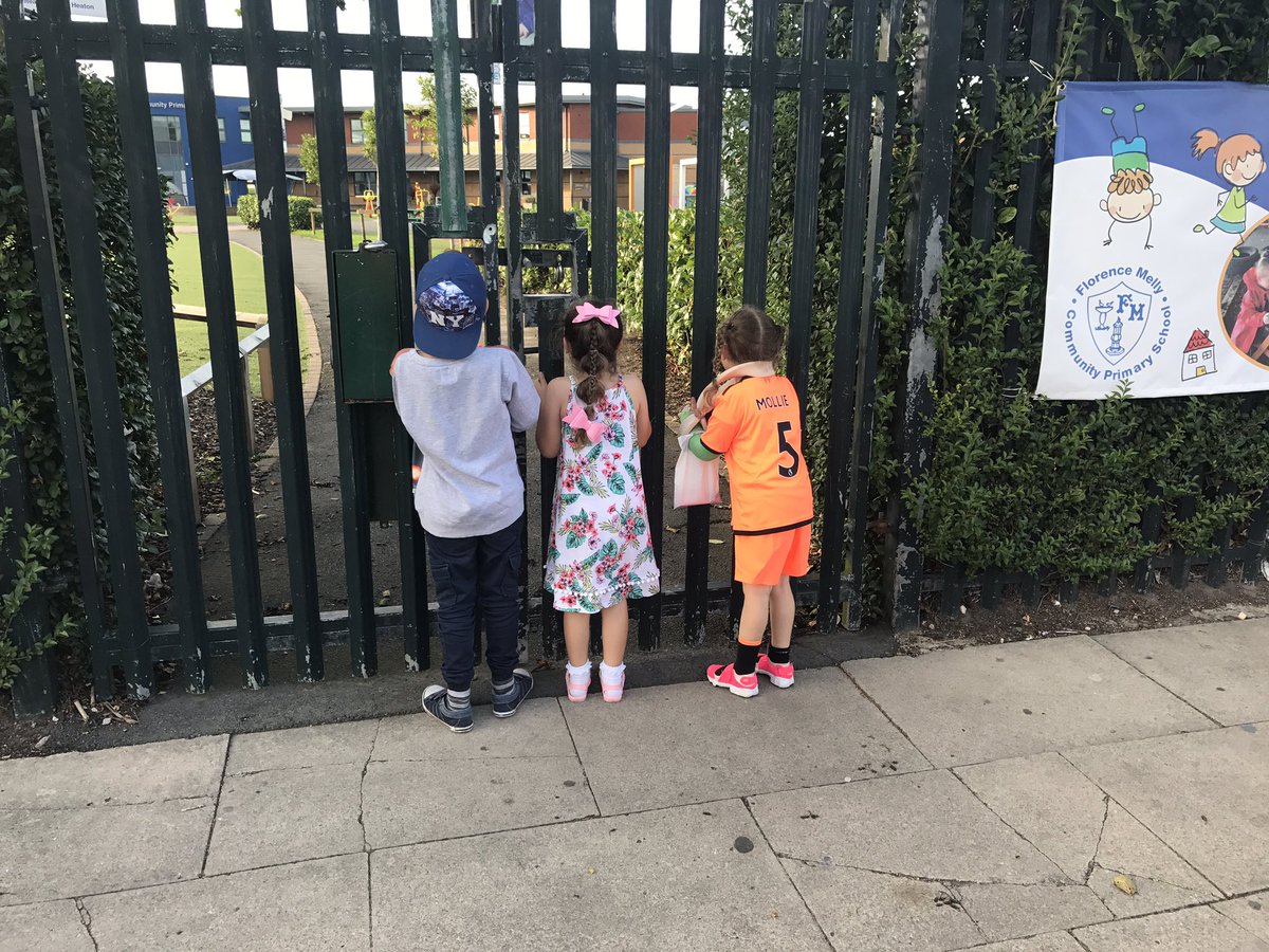 NikkijS87's tweet photo. @Y1FlorenceMelly @Flomellynews Chloe Alfie and Mollie want to know if they can come back to school now. haha https://t.co/vWNT6hHR7a