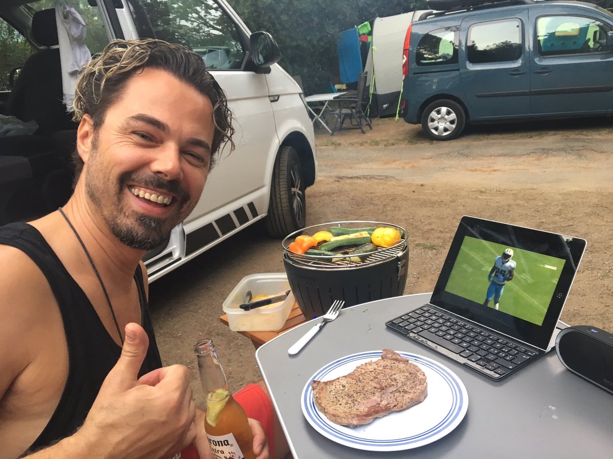 pacific_lounge's tweet photo. RAN NFL am Lago Maggiore!!! #lagomaggiore #italy #holidays #rannflsuechtig #ran #ranNFL #ickedomisch #prosiebenmaxx #bbq #tailgating https://t.co/falnQrsZld