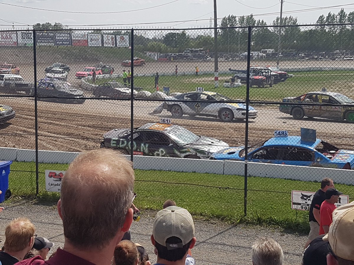 Fight_For_Youth's tweet photo. Over 100 cars started this Total Mayhem Enduro.. less than 23 remain. Its boxing for cars #RockVsCountry #FFY2018 https://t.co/0qHA0b4ofP