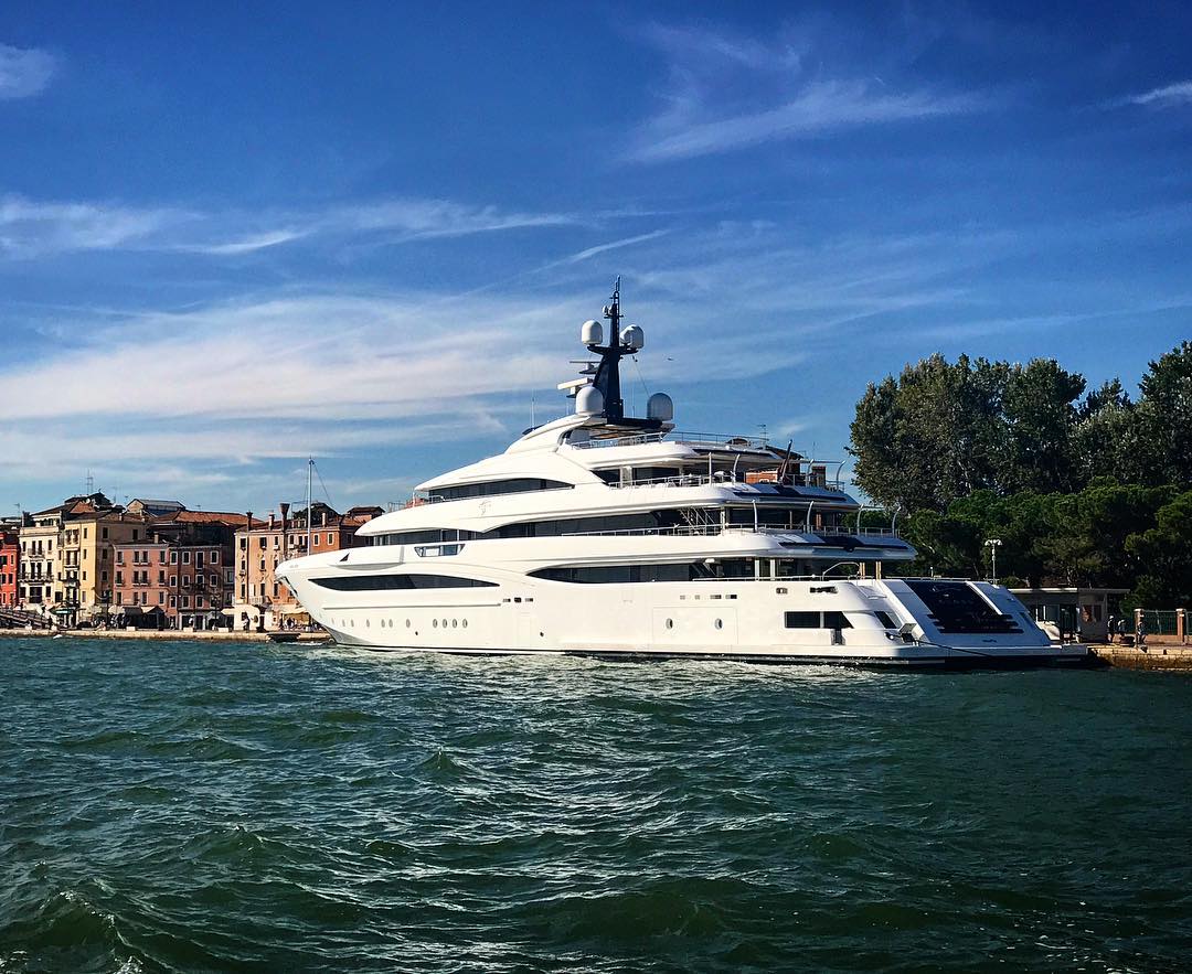 FerrettiGroup's tweet photo. The #CRN 74m M/Y Cloud 9 in Venice (courtesy Super Yacht Content) https://t.co/uDfk0XXrOP