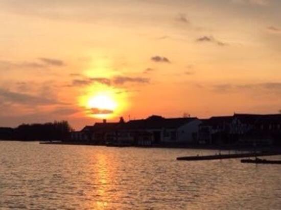 Starting #sundaysunset this week, why not tag us in yours! Happy bank holiday! <a href="/FriendsofFairh1/">FriendsofFairhaven</a>  <a href="/fyldecouncil/">Fylde Council</a>