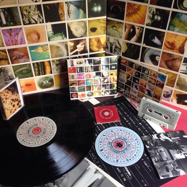 PearlJamCOL's tweet photo. Today #PearlJam’s albums 🎉
#Ten turns 26 and #NoCode turns 21!
 #PJTen26 #PJNoCode21 https://t.co/RAouTYMLBU