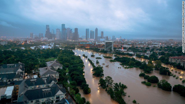 cnnbrk's tweet photo. One of Houston's largest public hospitals is being evacuated due to water endangering the electrical system https://t.co/PNlmVYaAlq https://t.co/ovdX6Leu0u