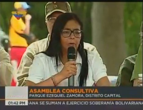la_patilla's tweet photo. Delcy Eloína ahora culpa “al bloqueo” de la escasez de medicinas y comida (video) https://t.co/9ArUXCuCar https://t.co/WkA0ahaIsc