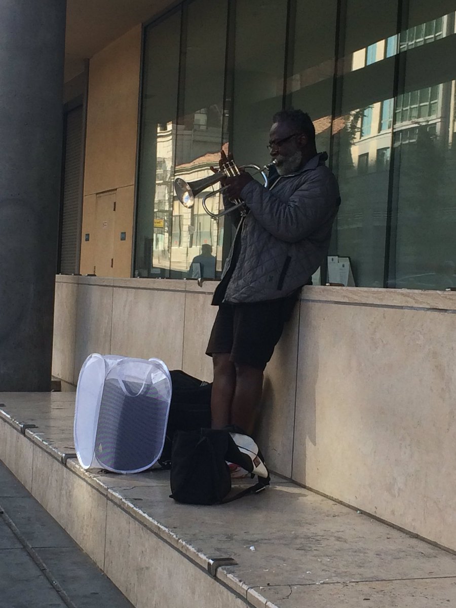 calballgirl's tweet photo. Helicopters overhead. 
A man on a trumpet.
Another day in Berkeley. 

#berkeley #iheartberkeley #respectberkeley #ilovewhereilive https://t.co/KWahhwHRnk