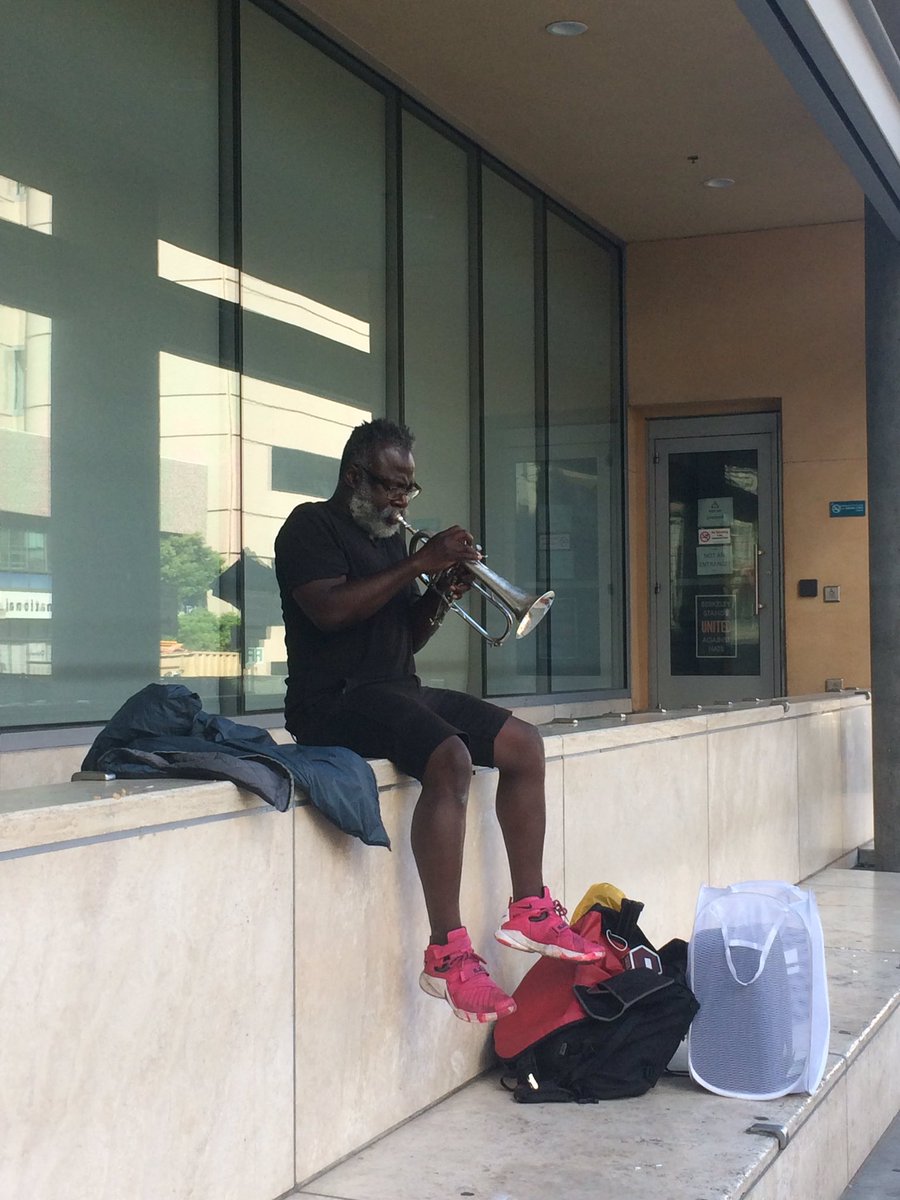 calballgirl's tweet photo. Helicopters overhead. 
A man on a trumpet.
Another day in Berkeley. 

#berkeley #iheartberkeley #respectberkeley #ilovewhereilive https://t.co/KWahhwHRnk