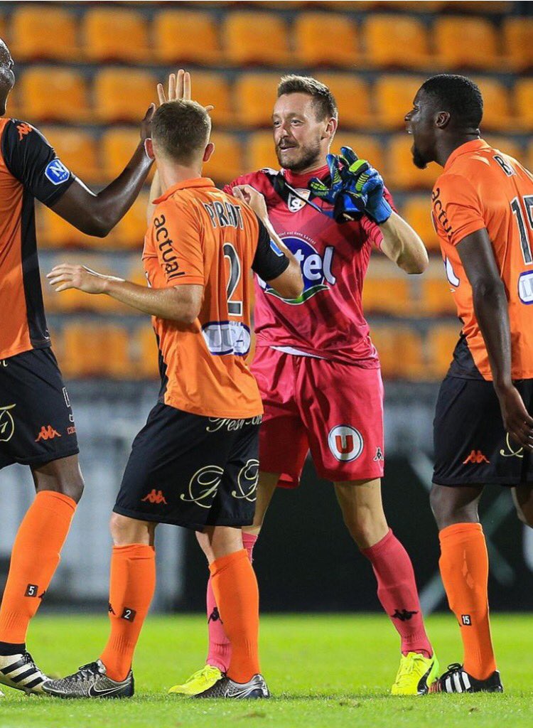jmcbzh's tweet photo. 💪👊 #maximehautbois avec @stadelavallois vs @USBoulogneCO #N1 #victoire #objectifL2 #icm @woelflinger team @pumafootball @uhlsportfr 🔥🔥 https://t.co/FxiIrOanzx