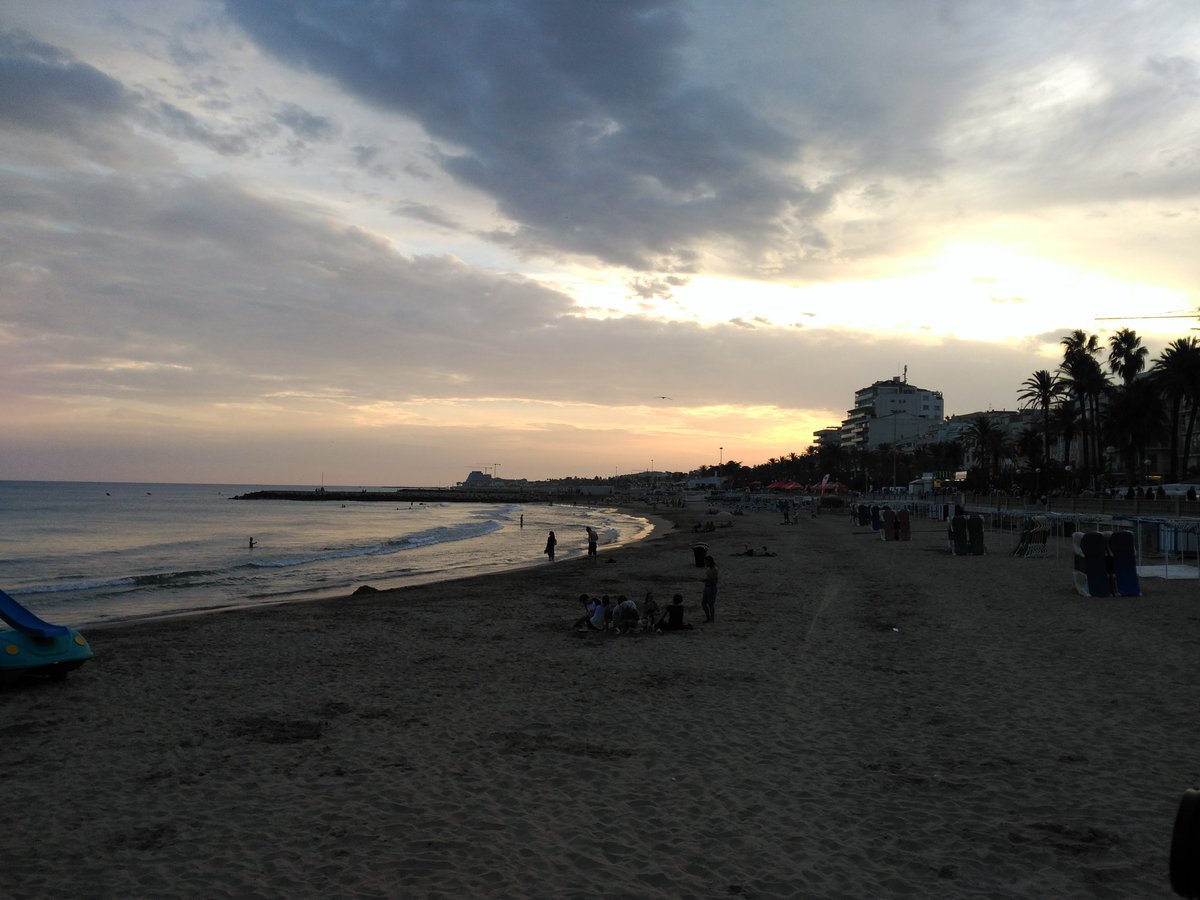 sitgesvida's tweet photo. #Sitges último #Domingo de #Agosto #Verano #Aterdecer
#eltiempo
#puestadesol
@meteo_garraf
@MeteoMauri
@MeteoMorella
https://t.co/001zNeZLEj https://t.co/Qo1EQyxLVQ