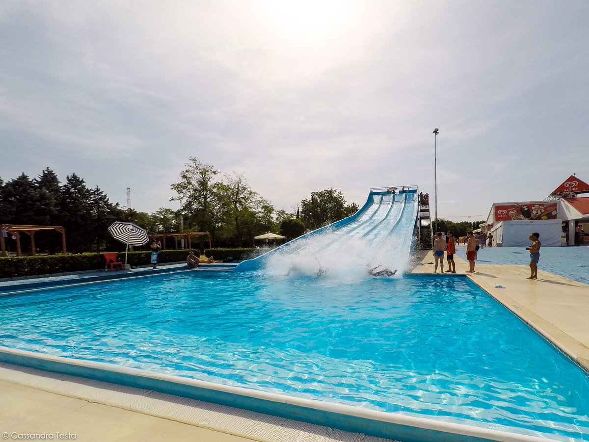 CassandraTesta's tweet photo. Splendido #pomeriggio ad #AcquaticaPark di #Milano #summer2017 #fun #waterpark https://t.co/KZB8FXa37F