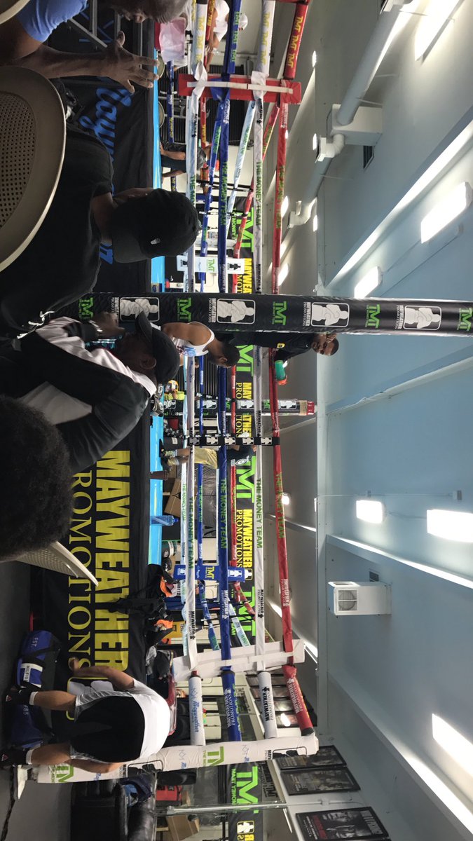 Meeting the mayweathers and watching them work was amazing 🥊 #MayMac 🇺🇸🇮🇪💵