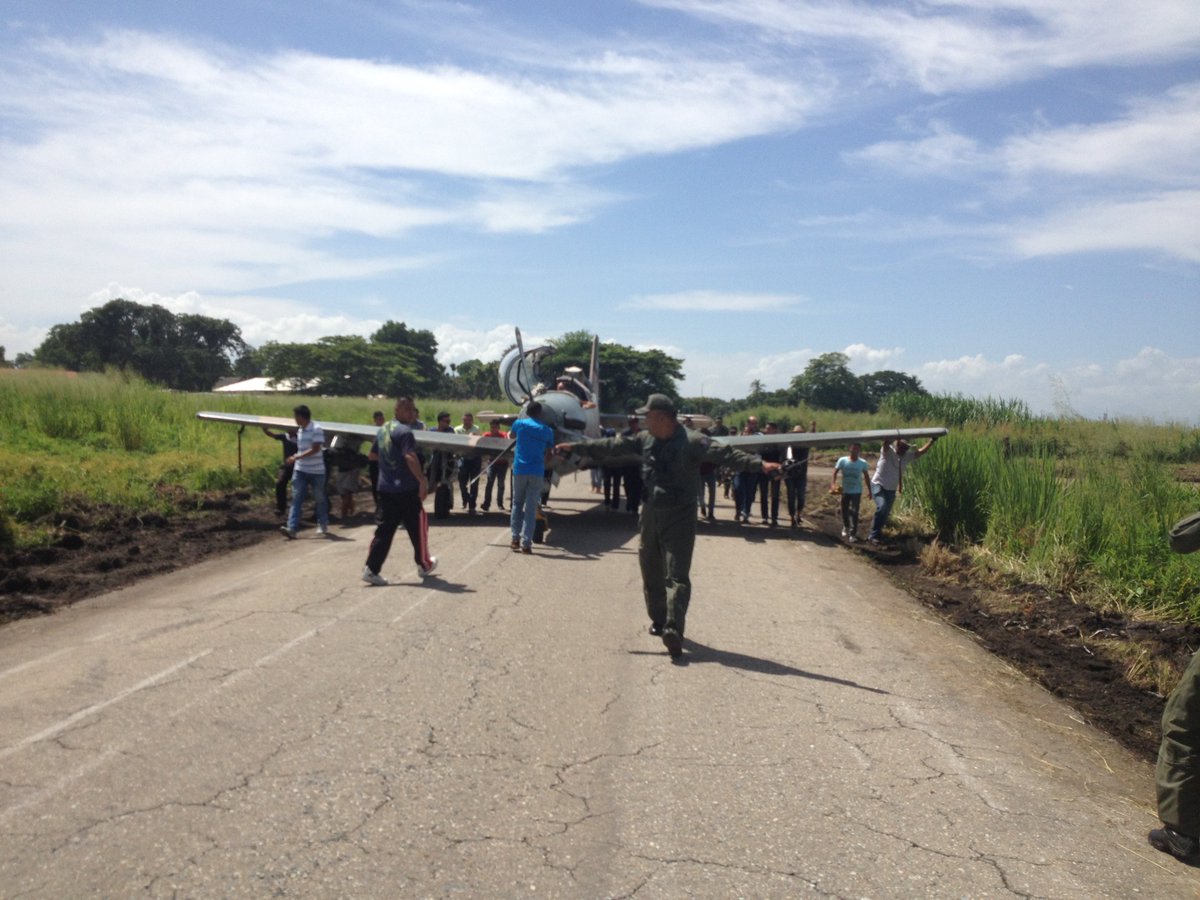 GEA18_OFICIAL's tweet photo. ENTRENAMIENTO DURANTE EL EJERCICIO CÍVICO MILITAR SOBERANÍA BOLIVARIANA 2017 #VictoriaAbsolutaONada POR PARTE DEL @GEA18_OFICIAL https://t.co/mQ7Vx9isyK