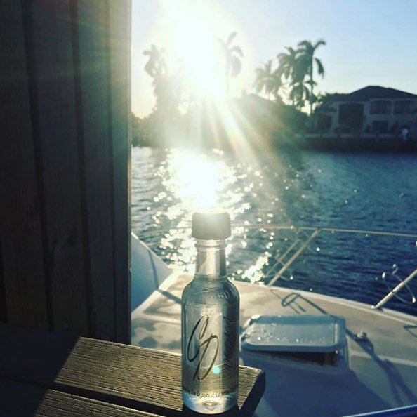MidOak_Distill's tweet photo. When the sun goes down, the #CDVodka comes out. https://t.co/2LcMKlY6md When the sun goes down, the #CDVodka comes out. When the sun goes … https://t.co/KxbTMUQjgU