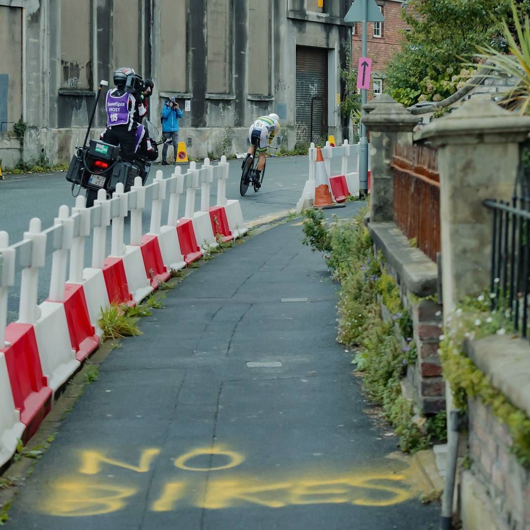jonez100's tweet photo. Luckily this sign was ignored at #tourofbritain2016 @tourofbritain 2017 coming soon #tob2017 #tourofbritain #tob2016 https://t.co/QvIMwupShb https://t.co/iJ4Pzvtigq