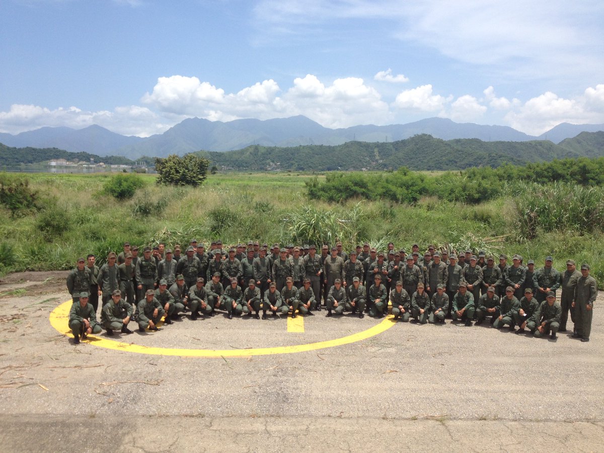 GEA18_OFICIAL's tweet photo. PRÁCTICA Y ENTRENAMIENTO DURANTE EL EJERCICIO CÍVICO MILITAR SOBERANÍA BOLIVARIANA 2017 #VictoriaAbsolutaONada POR PARTE DEL @GEA18_OFICIAL https://t.co/9zsQUZ5gBF