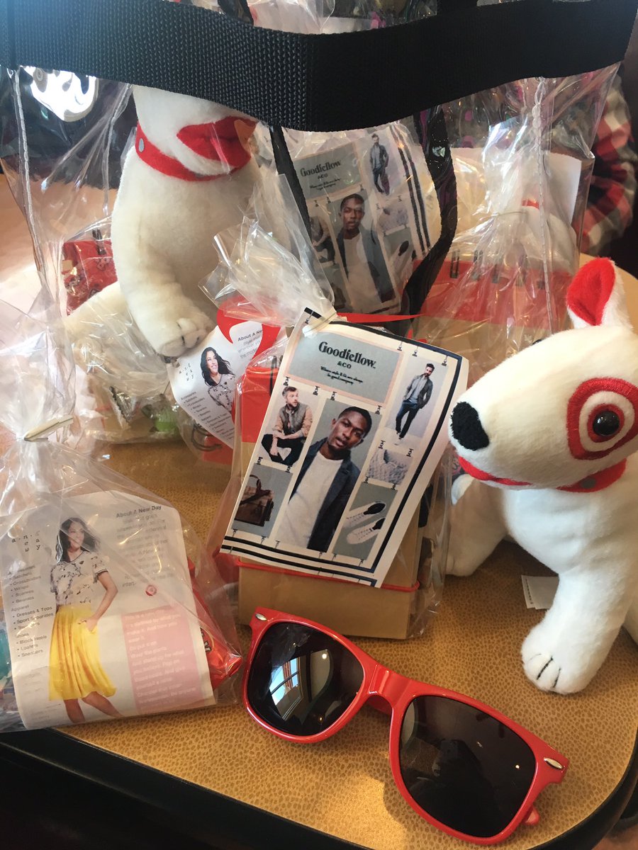 D378 Leadership handing out brand launch goodies!@NikkiJo11 <a href="/Jfresh291/">Jeremy melvin</a> @ChristineIngran