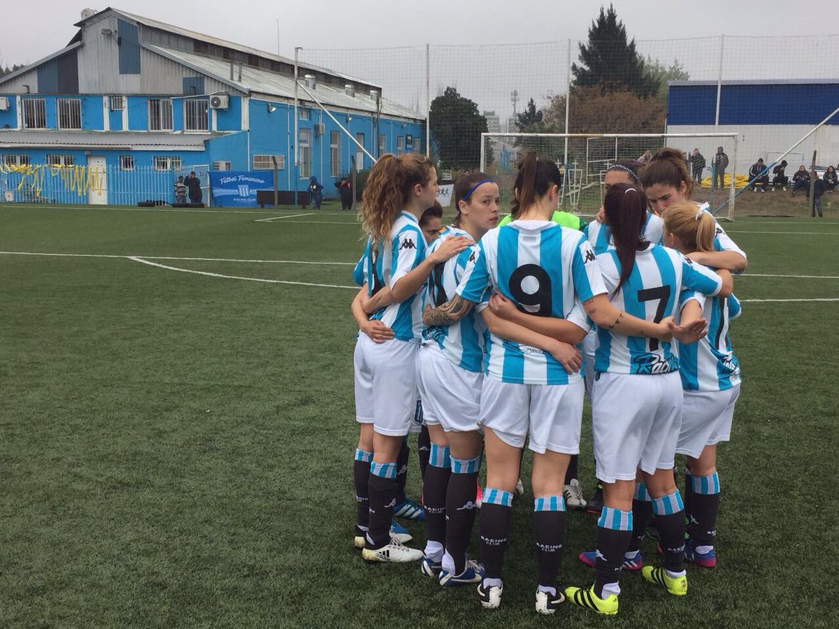 DeportesRacing's tweet photo. #FútbolFemenino ⚽️¡Ganó la Academia! En el Tita, Racing venció por 3-1 a Defensores del Chaco y se mantiene invicto en el torneo. 🎓💪🏻🔵⚪️ https://t.co/vGmlVkQz8Z