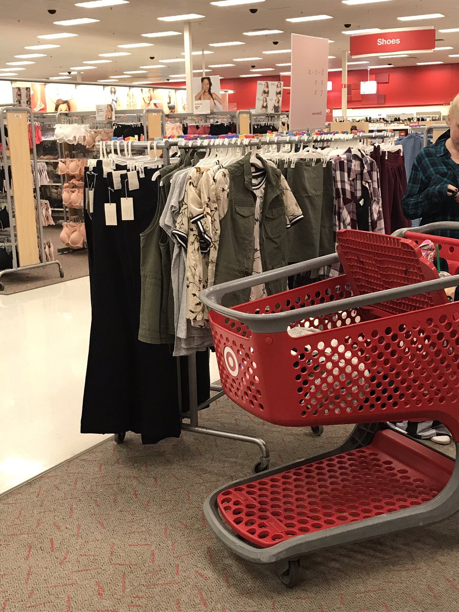 emd_vml0662's tweet photo. Guests are love #anewday #T0662 #G199aNewDay https://t.co/DuQdG2SLtt