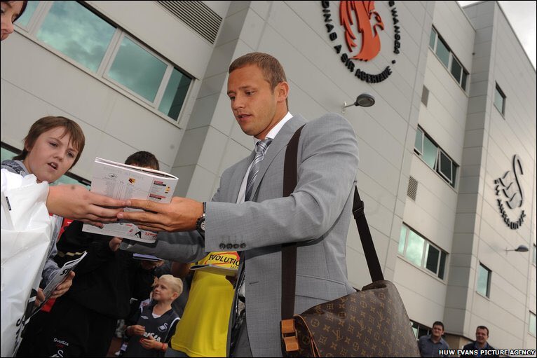 SwanThisDay's tweet photo. 2009: Lee Trundle returns to the Swans on loan from Bristol City, going on to score 5 goals in a further 20 apps https://t.co/nHgKVPWCSf