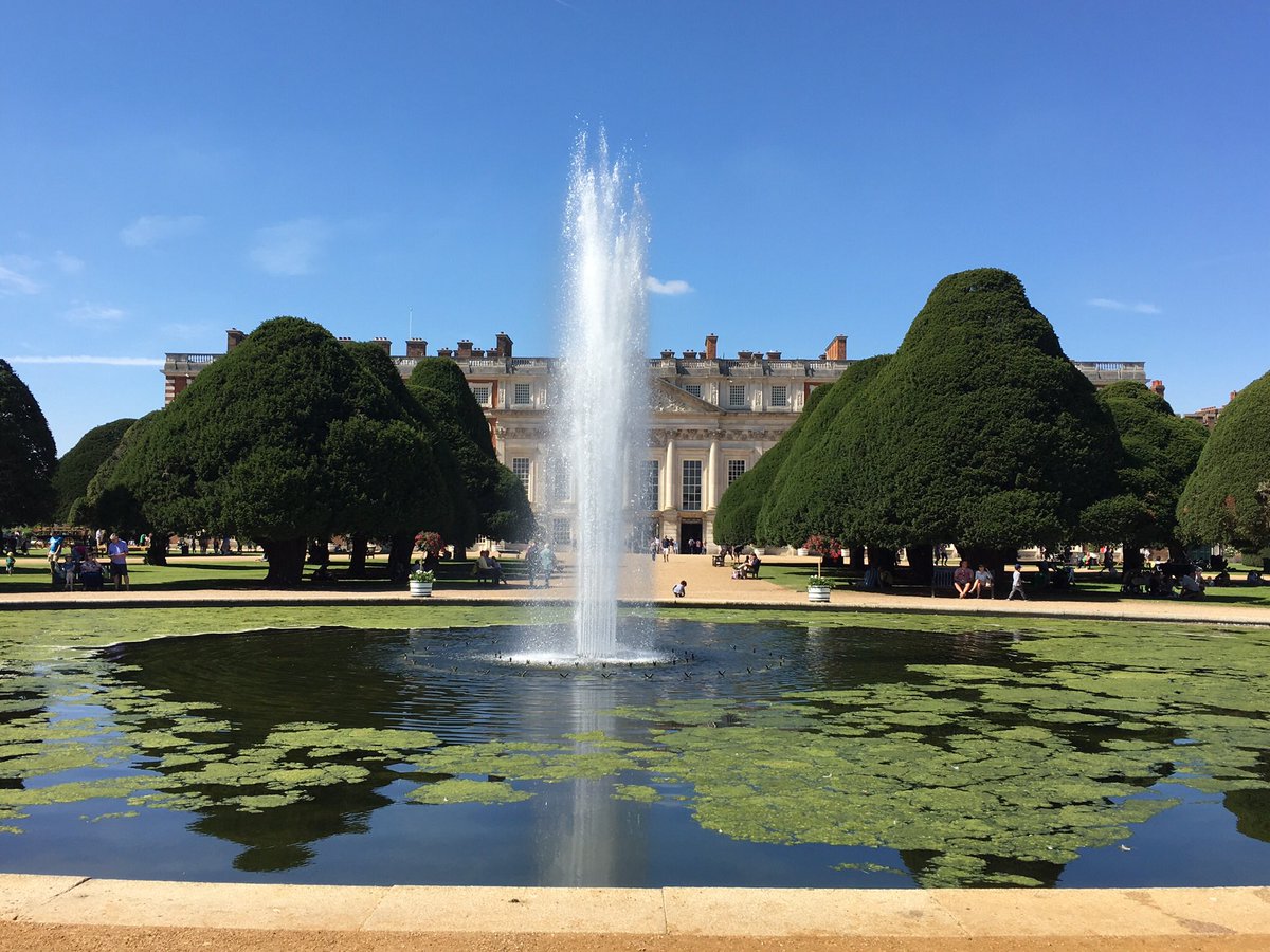 suesmurphy22's tweet photo. Had a great day out @HampCourtPal @BBCGoodFoodShow with @mikemurff.Met the lovely @lisafaulkner1 &amp; had her romenesco dip when we got home. https://t.co/KHZz24GdRA