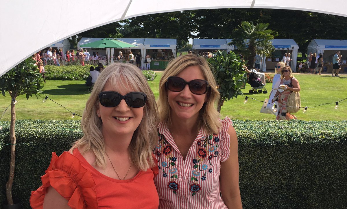 suesmurphy22's tweet photo. Had a great day out @HampCourtPal @BBCGoodFoodShow with @mikemurff.Met the lovely @lisafaulkner1 &amp; had her romenesco dip when we got home. https://t.co/KHZz24GdRA